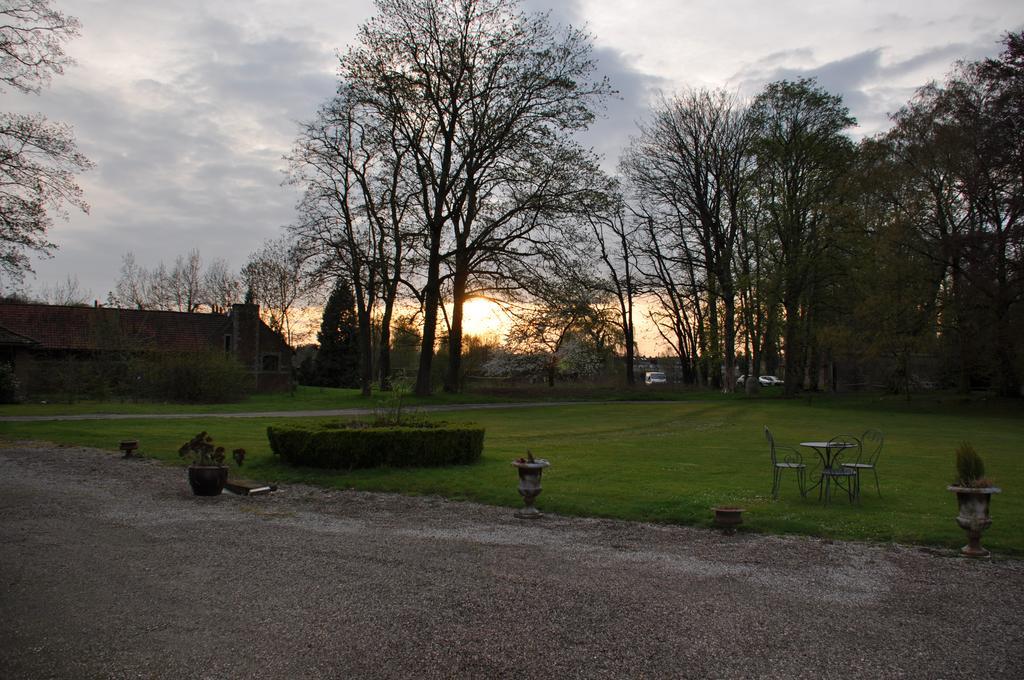 Le Chateau Des Ormes Bed and Breakfast Lambersart Exteriör bild
