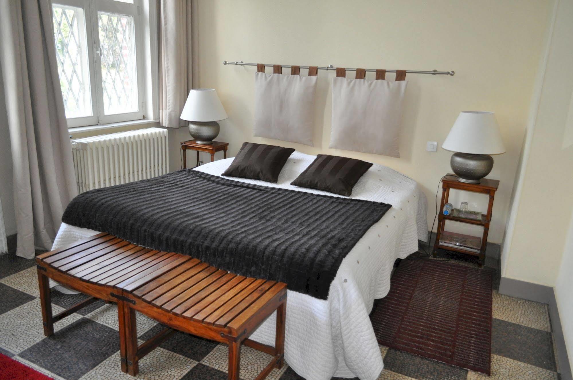Le Chateau Des Ormes Bed and Breakfast Lambersart Exteriör bild
