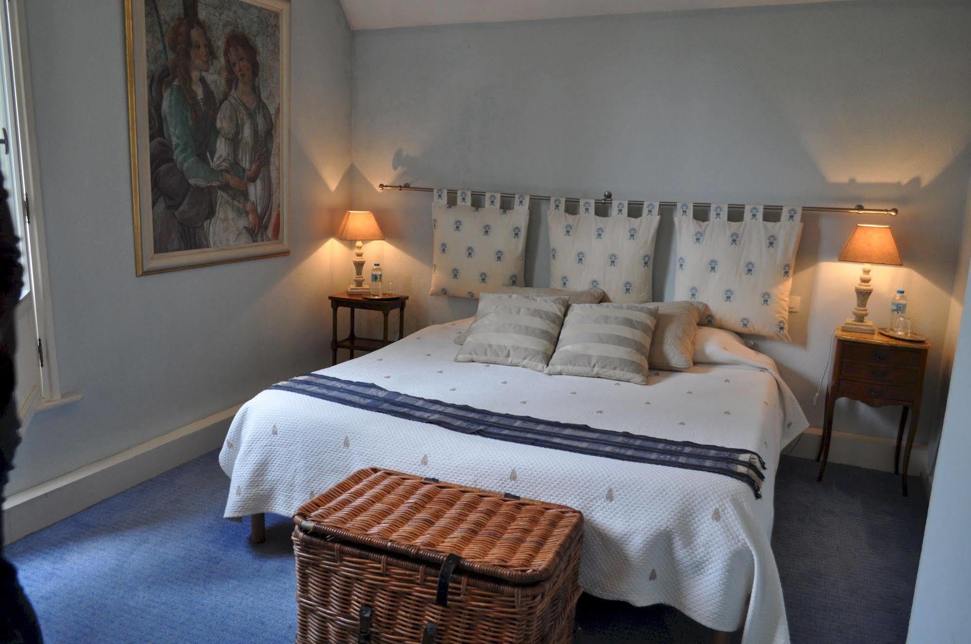 Le Chateau Des Ormes Bed and Breakfast Lambersart Exteriör bild