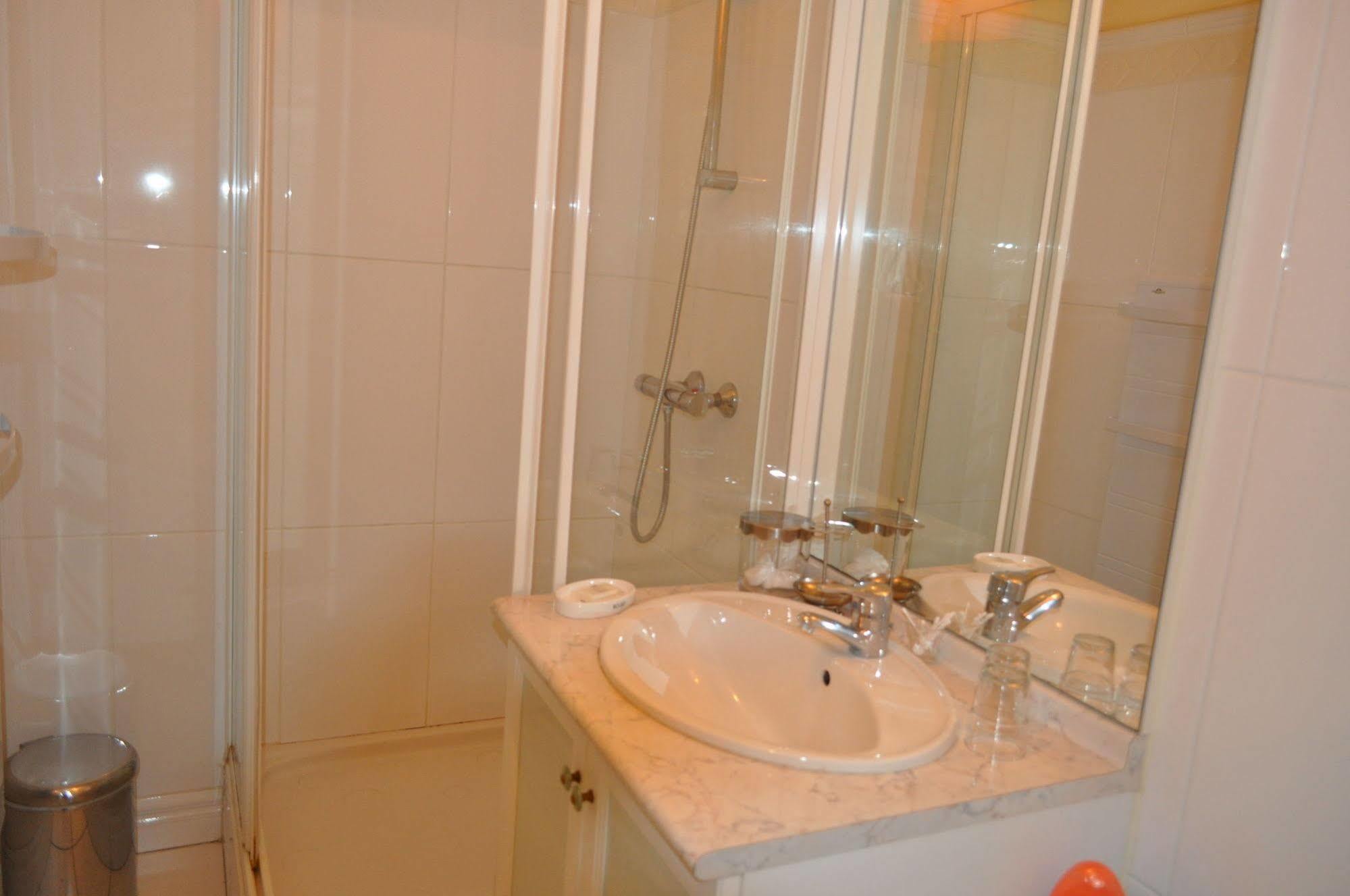Le Chateau Des Ormes Bed and Breakfast Lambersart Exteriör bild