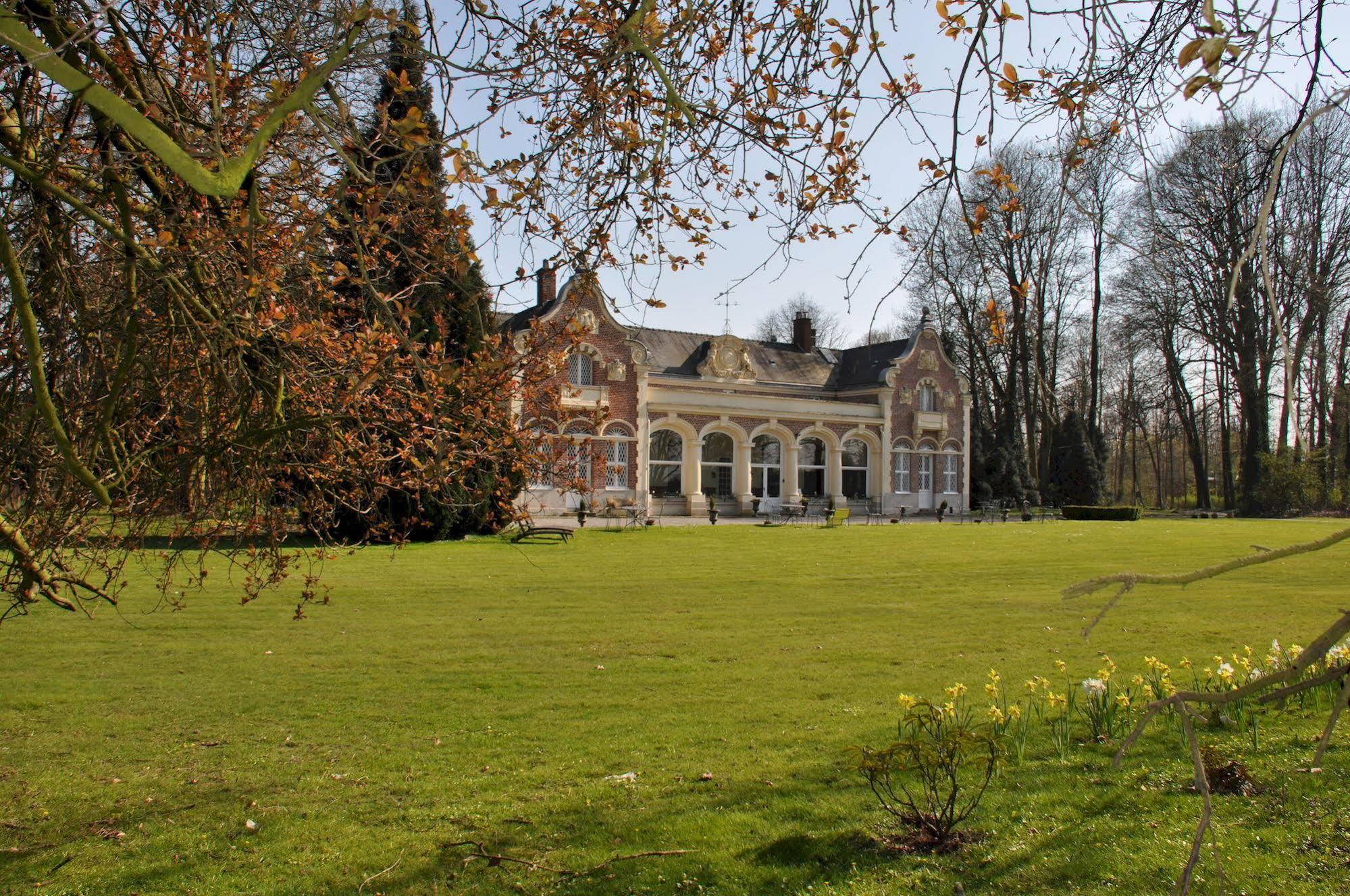 Le Chateau Des Ormes Bed and Breakfast Lambersart Exteriör bild