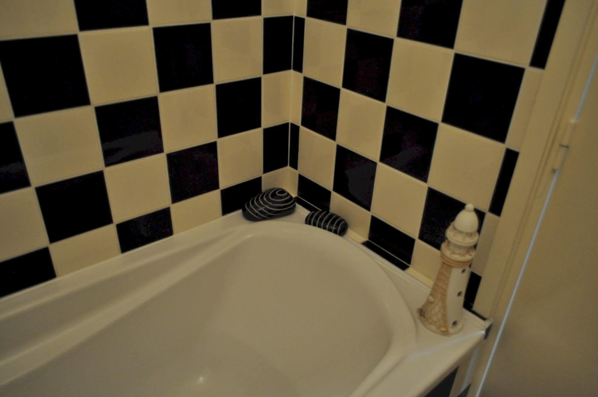 Le Chateau Des Ormes Bed and Breakfast Lambersart Exteriör bild