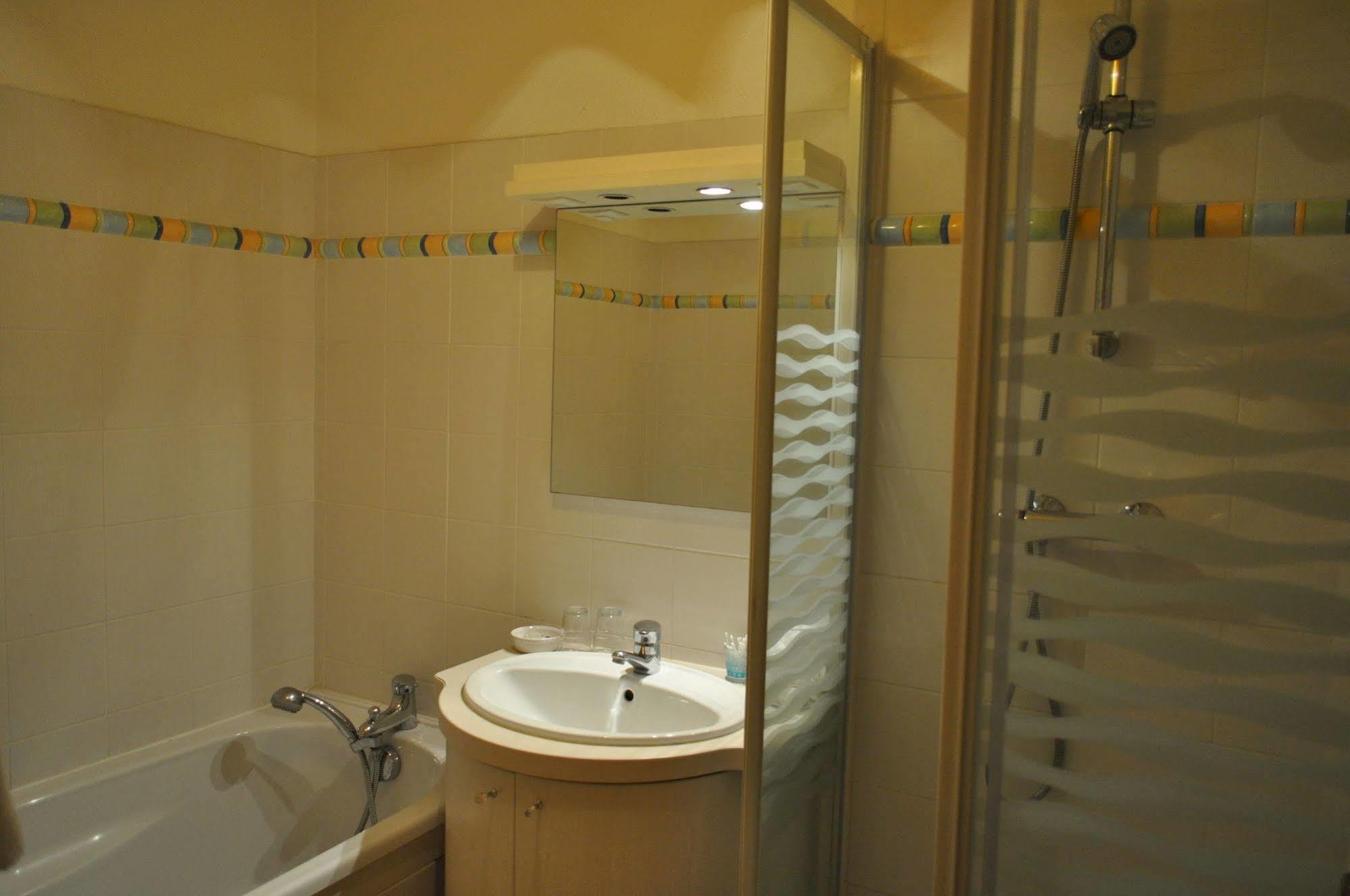 Le Chateau Des Ormes Bed and Breakfast Lambersart Exteriör bild